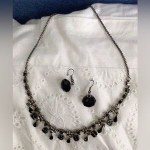 Choker and earring set in black and silver.